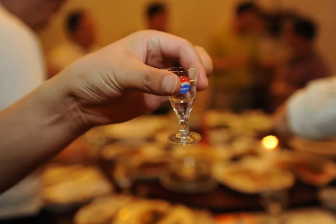 白酒真的越陳越香嗎？保質(zhì)期與最佳品飲期的科學(xué)解讀